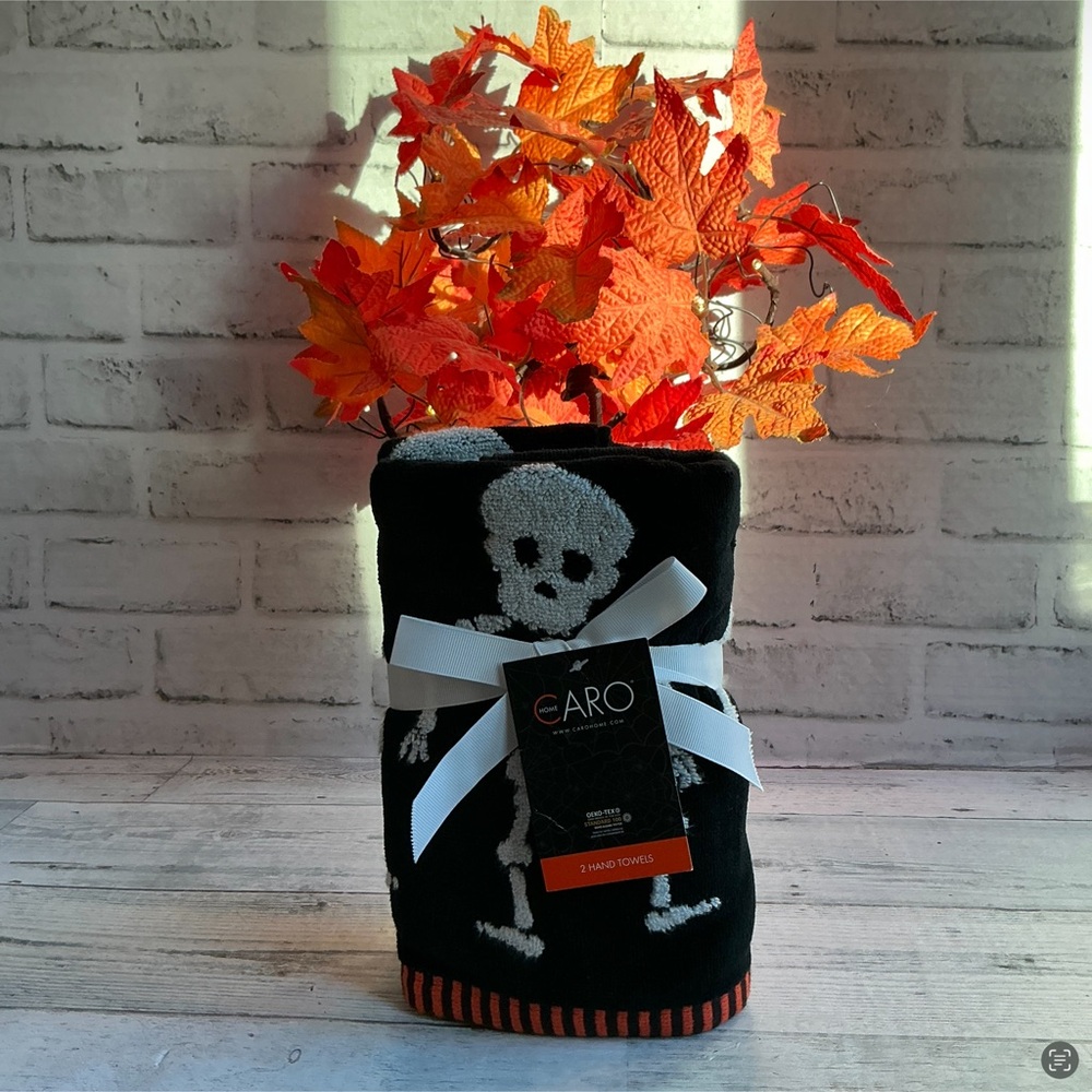 CARO HOME 2pk 16×28 Velour Dancing Skeleton Halloween Hand Towel Set